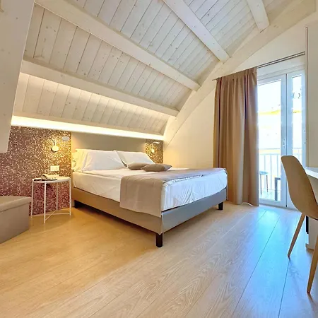 Hotell Lux 3*
