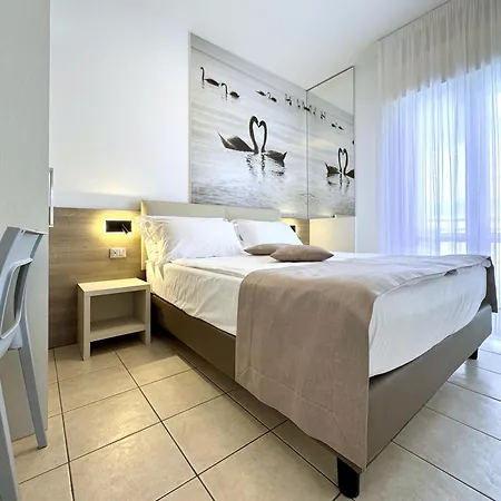 Lux מלון קאורלה