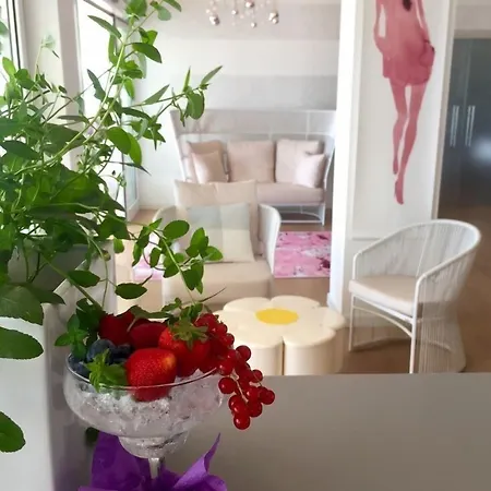 Lux מלון קאורלה