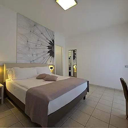 Lux 3*