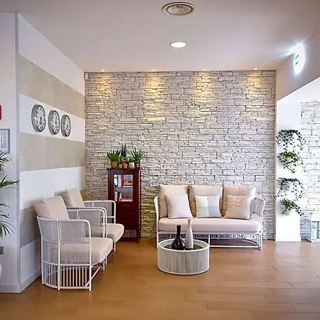 Lux Hotell 3*